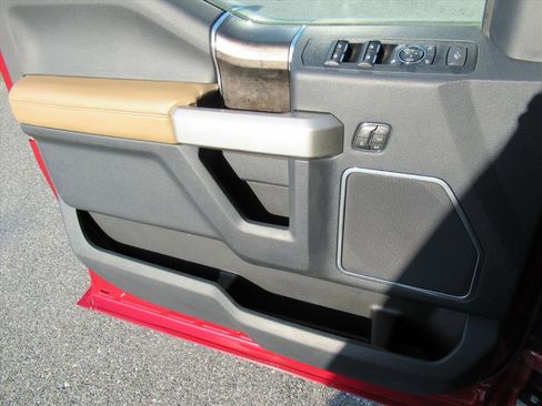 Used 2022 Ford F250 Lariat w/ Chrome Package image 26