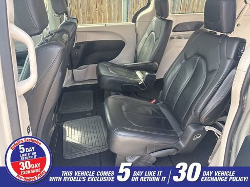 Used 2017 Chrysler Pacifica Touring-L Plus w/ Tire & Wheel Group image 11