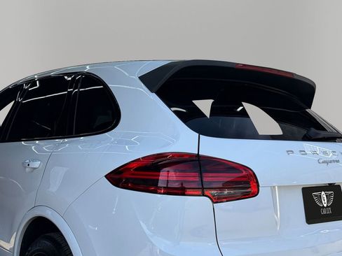 Used 2018 Porsche Cayenne Platinum Edition w/ Premium Package image 19