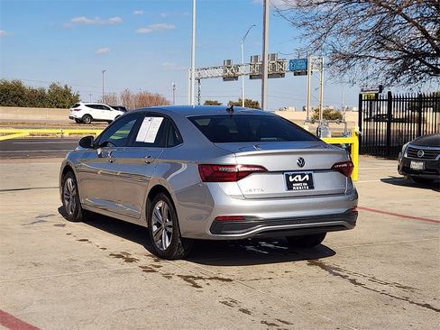 Used 2022 Volkswagen Jetta SE image 6