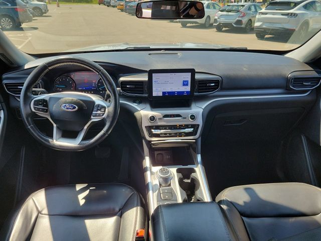 Used 2021 Ford Explorer XLT w/ Equipment Group 202A AWD/4WD image 11