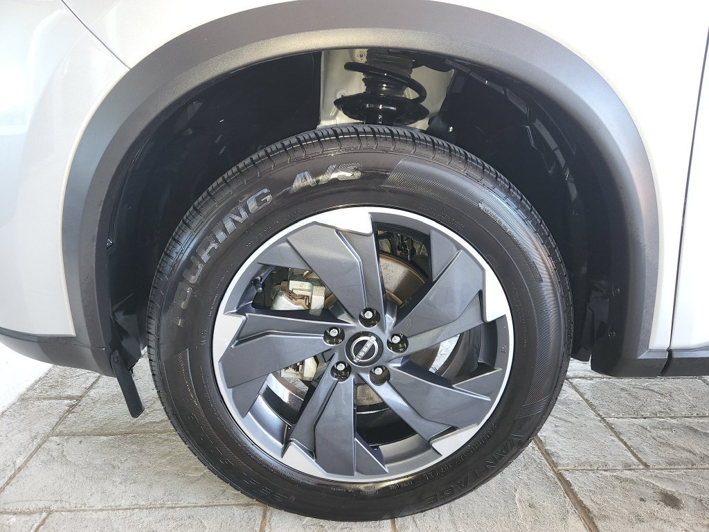Used 2025 Nissan Rogue SV FWD image 30