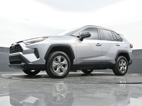 Used 2025 Toyota RAV4 LE image 27