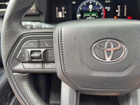 Used 2025 Toyota Tacoma SR5 AWD/4WD image 20