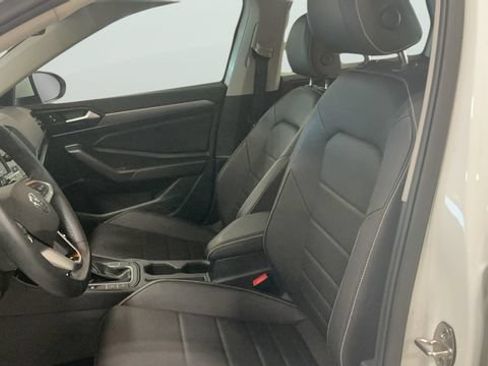 Certified 2023 Volkswagen Jetta SE w/ Panoramic Sunroof Package FWD image 31