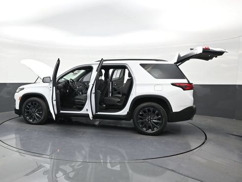 Used 2022 Chevrolet Traverse RS FWD image 30