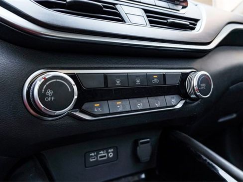 Used 2023 Nissan Altima 2.5 SV image 18