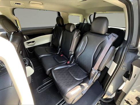 Used 2023 Kia Carnival EX FWD image 25