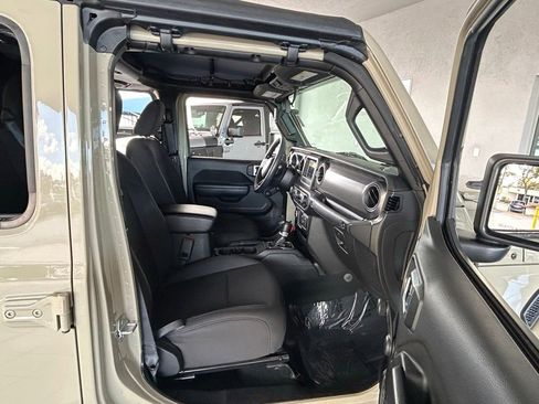 Used 2022 Jeep Gladiator Sport image 33