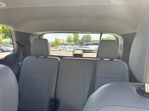 Used 2019 Chevrolet Traverse LT w/ LT Premium Package AWD/4WD image 23