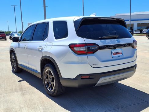 Used 2025 Honda Pilot EX-L image 2