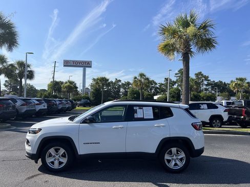 Used 2022 Jeep Compass Latitude FWD image 7