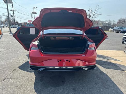 Used 2021 Hyundai Elantra Limited image 17