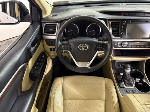 Used 2016 Toyota Highlander Limited image 19