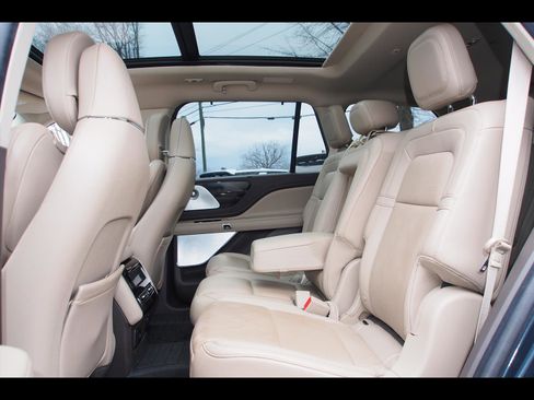 Used 2022 Lincoln Aviator Reserve w/ Equipment Group 201A image 23