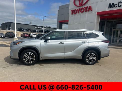 Used 2024 Toyota Highlander XLE AWD/4WD image 17