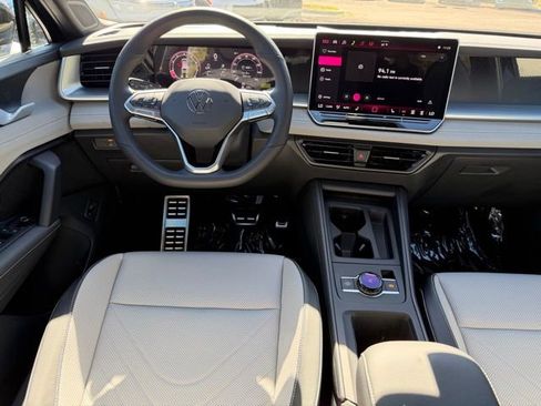 New 2026 Volkswagen Tiguan SE R-Line FWD image 10