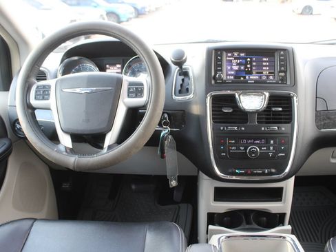 Used 2014 Chrysler Town & Country Touring FWD image 24