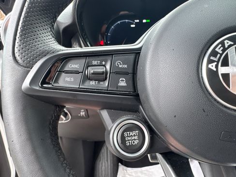 Used 2025 Alfa Romeo Tonale image 27