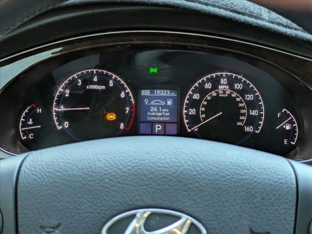 Used 2011 Hyundai Genesis 3.8 RWD image 4