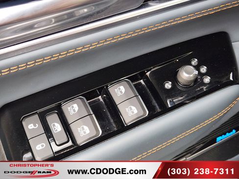 Used 2023 Jeep Grand Wagoneer Series III w/ Rear Seat Video Group 1 AWD/4WD image 16