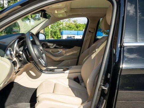Used 2021 Mercedes-Benz GLC 300 4MATIC image 17