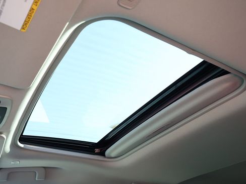 New 2026 Toyota Sienna XLE FWD image 3