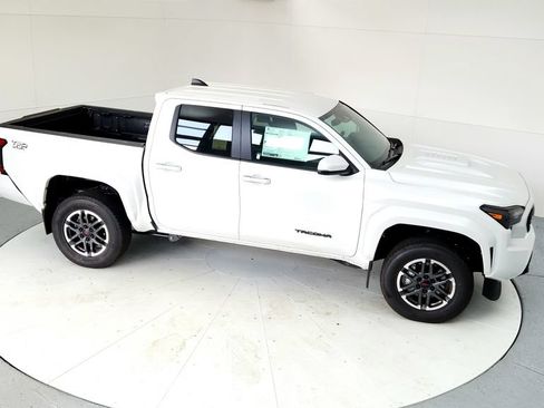 Used 2024 Toyota Tacoma TRD Sport w/ TRD Sport Upgrade Package AWD/4WD image 16