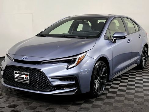 Used 2024 Toyota Corolla SE w/ SE Package FWD image 2