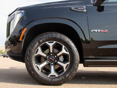 Used 2025 GMC Yukon XL AT4 w/ AT4 Premium Package AWD/4WD image 27