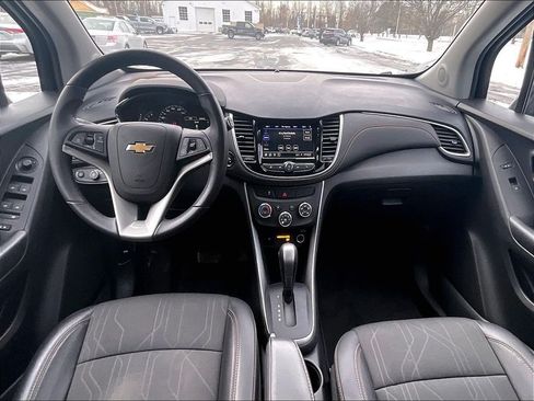 Used 2022 Chevrolet Trax LT w/ LT Convenience Package AWD/4WD image 19