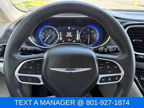 Used 2023 Chrysler Pacifica Touring-L FWD image 25