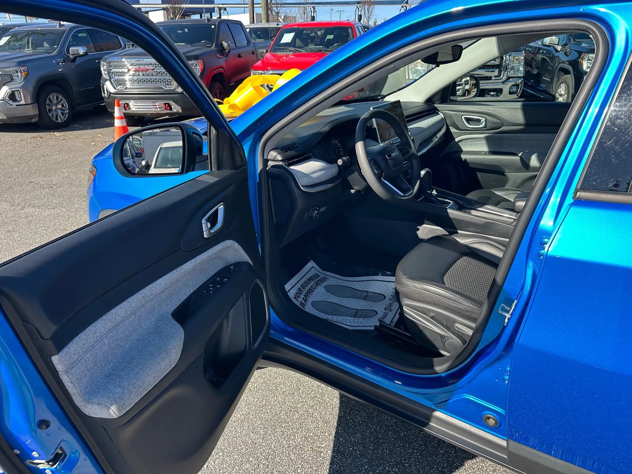 Used 2022 Jeep Compass Latitude FWD image 16
