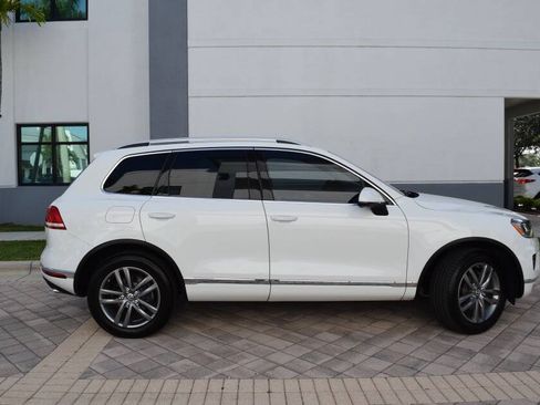 Used 2016 Volkswagen Touareg TDI AWD/4WD image 7