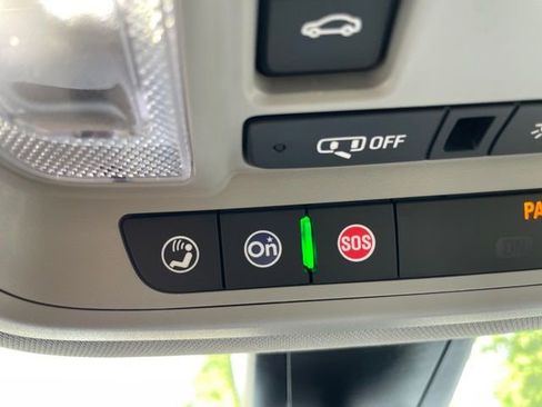 Used 2023 GMC Acadia SLT w/ Preferred Package FWD image 27