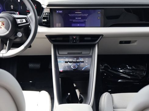 New 2026 Porsche Macan Electric image 20