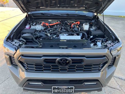Used 2024 Toyota Tacoma TRD Off-Road image 18