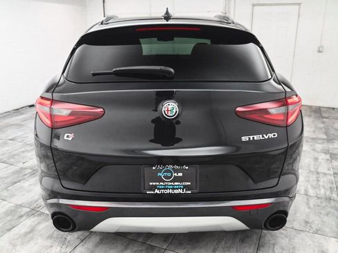 Used 2023 Alfa Romeo Stelvio Ti AWD/4WD image 5