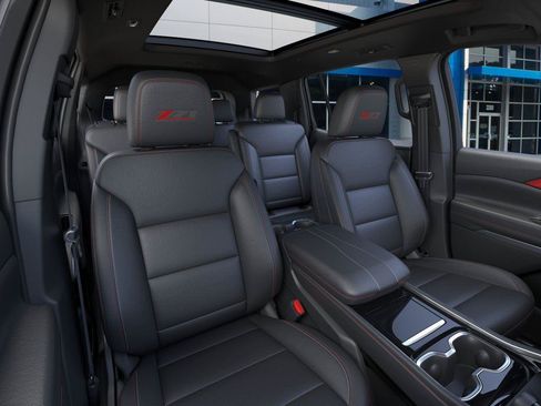 New 2026 Chevrolet Traverse Z71 w/ LPO, Floor Liner Package AWD/4WD image 16