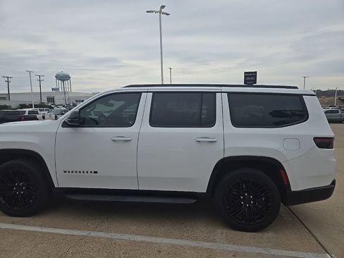 Used 2023 Jeep Wagoneer Series II image 15