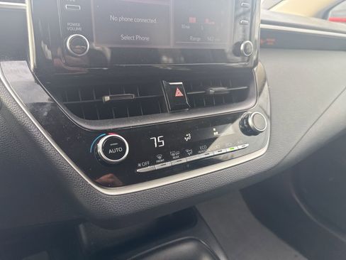 Used 2020 Toyota Corolla LE image 21