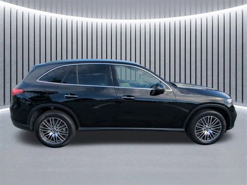 Used 2024 Mercedes-Benz GLC 300 4MATIC image 4