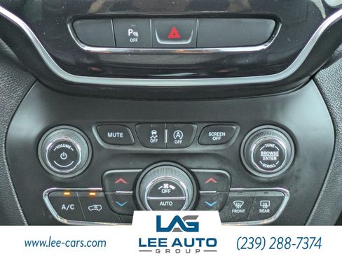 Used 2019 Jeep Cherokee Limited FWD image 17