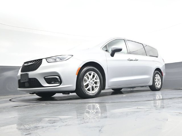Used 2023 Chrysler Pacifica Touring-L FWD image 36