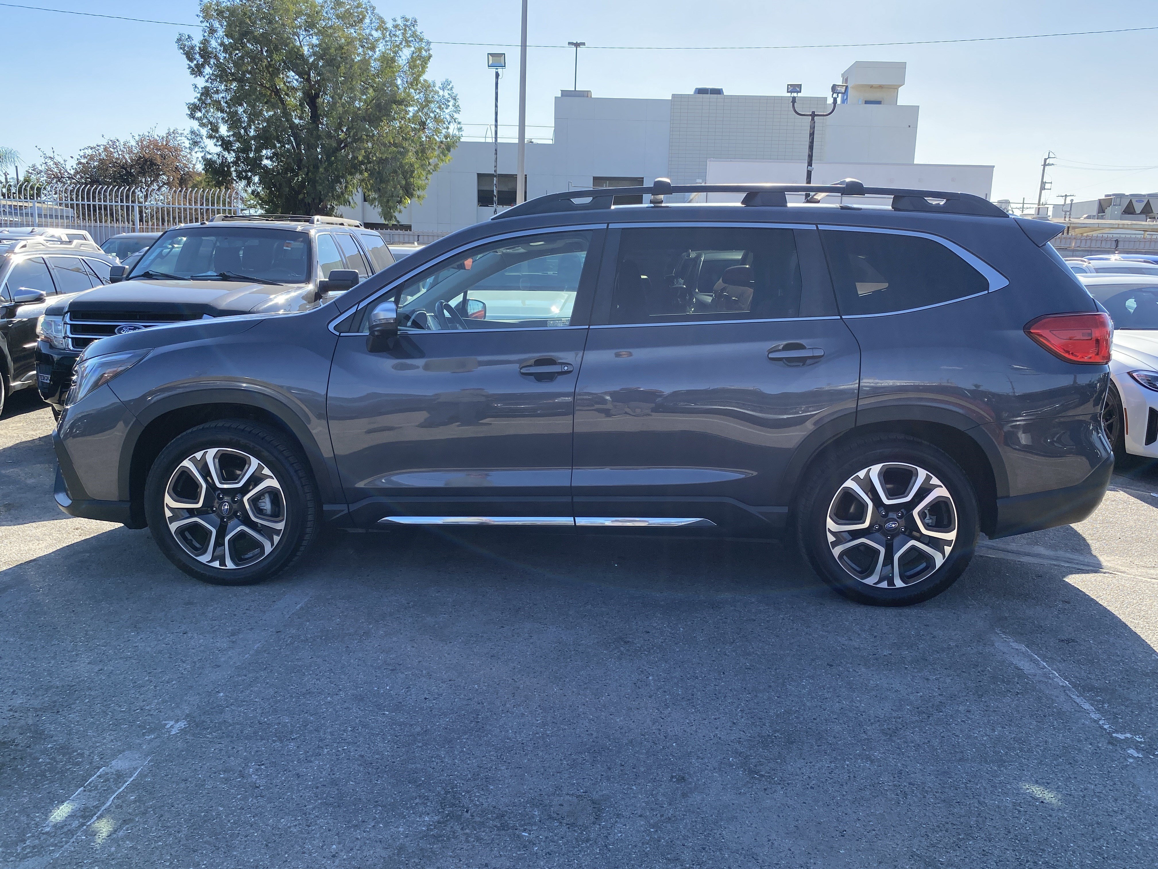 Used 2023 Subaru Ascent Limited w/ Technology Package AWD/4WD image 8