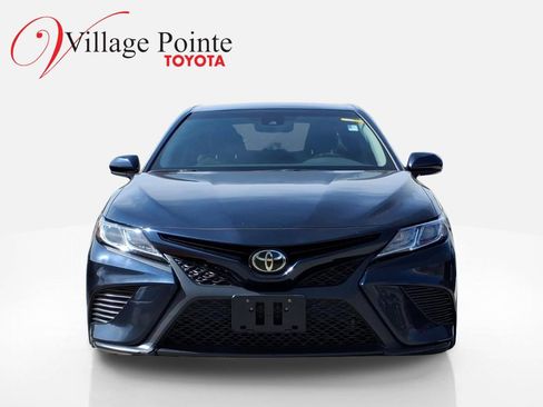 Used 2018 Toyota Camry SE image 2