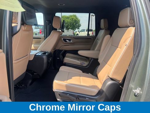 Used 2023 Chevrolet Suburban Premier w/ Advanced Technology Package AWD/4WD image 24