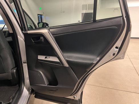 Used 2016 Toyota RAV4 LE image 31