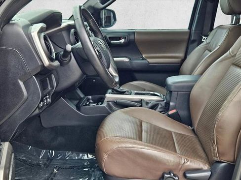 Used 2017 Toyota Tacoma Limited w/ Tow Package image 15