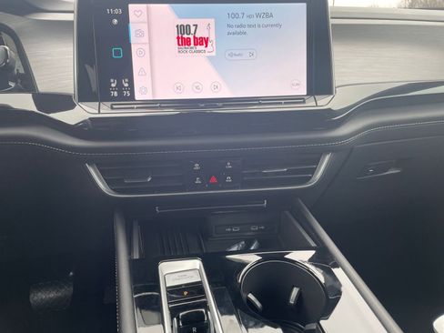 Used 2025 Volkswagen Atlas Cross Sport SE image 18